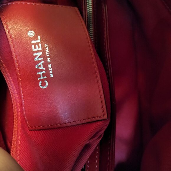 CHANEL Mademoiselle Matelasse Red Patent Leather Enamel Bowling Shoulder Bag - Picture 9 of 16